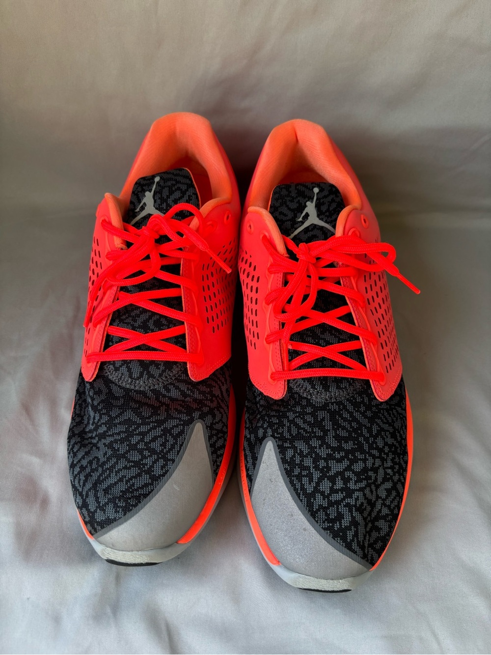 Jordan Men’s Bright Neon Orange Athletic Shoes Size 15 - Picture 4 of 16